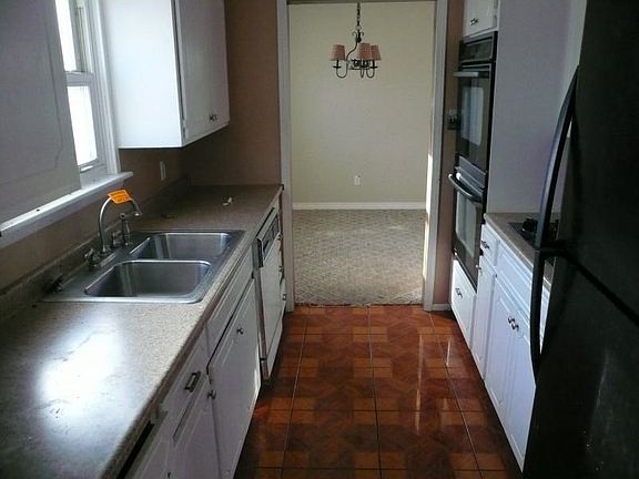 5th image of 813 NW 50th St