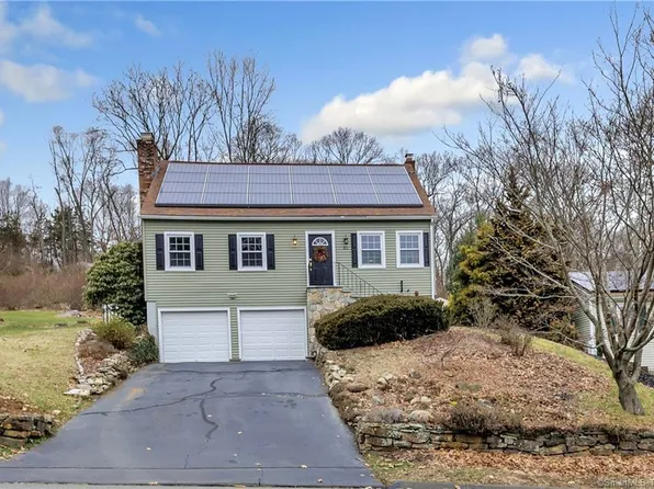 62 Ten Coat Lane, Shelton, CT 06484