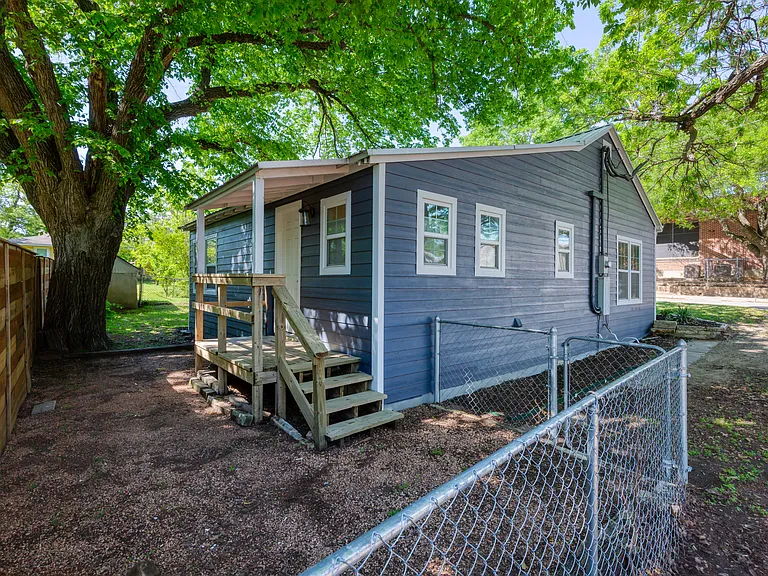 408 Bryan St — Photo 23
