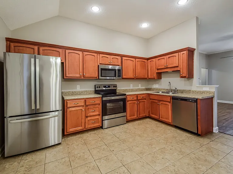 6304 Kingsview Dr — Photo 7