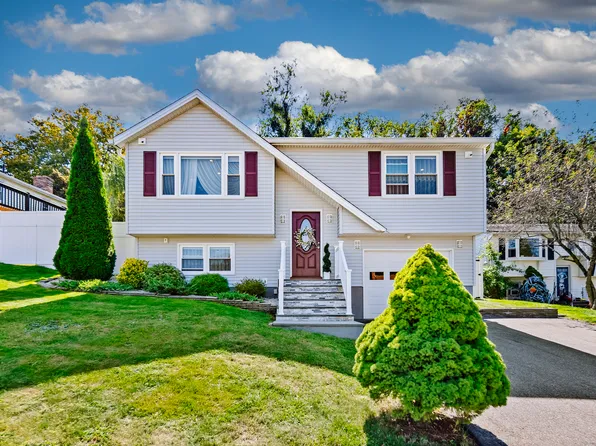 10 Thompson Crest, Meriden, CT 06450