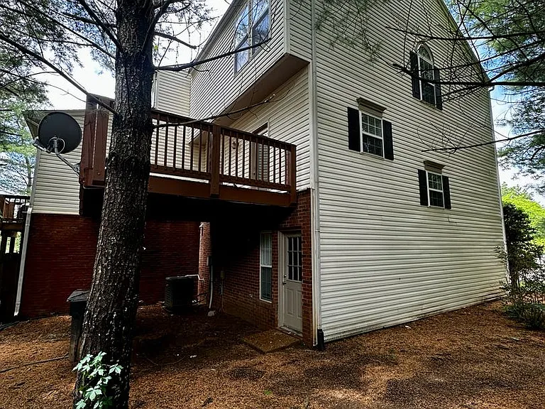 624 Huffine Manor Cir — Photo 17