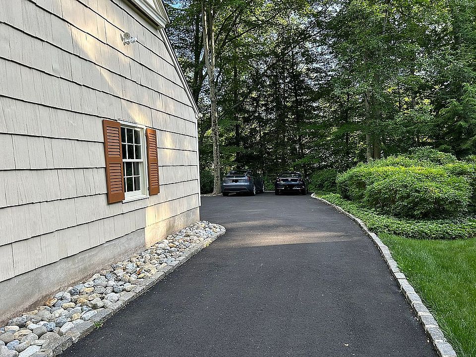 2nd image of 18 Concord Ln