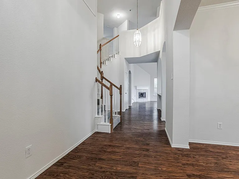 7025 Michael Dr — Photo 8