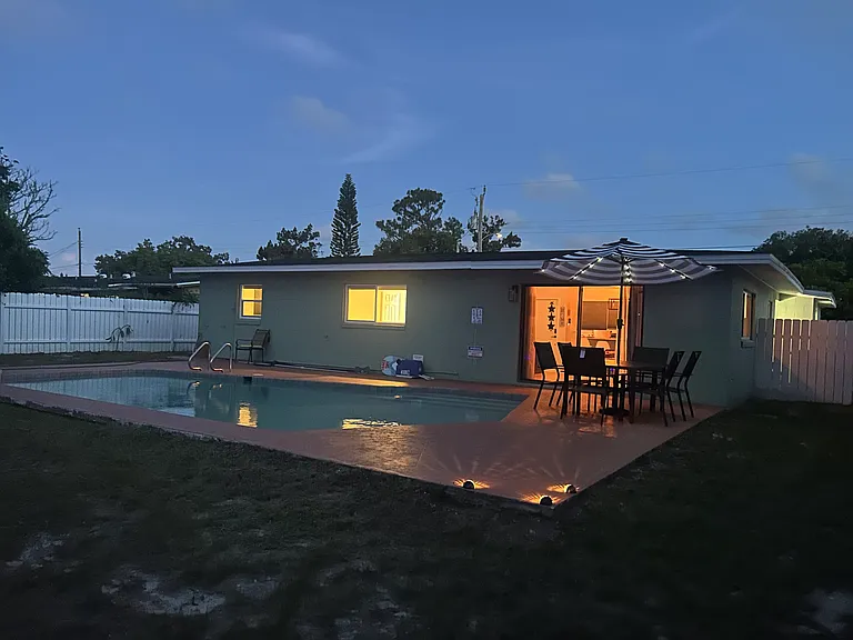 1800 Augustine Dr — Photo 22