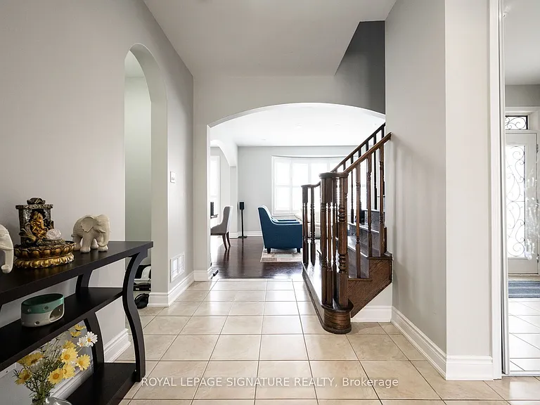 1071 Syndenham Ln — Photo 6