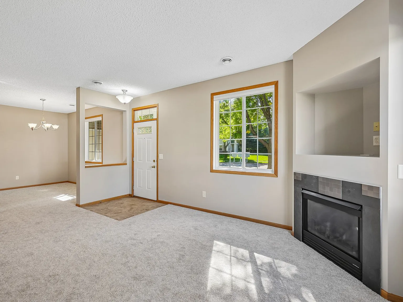 3 bed, 1609 sqft, $2,200 — Photo 3