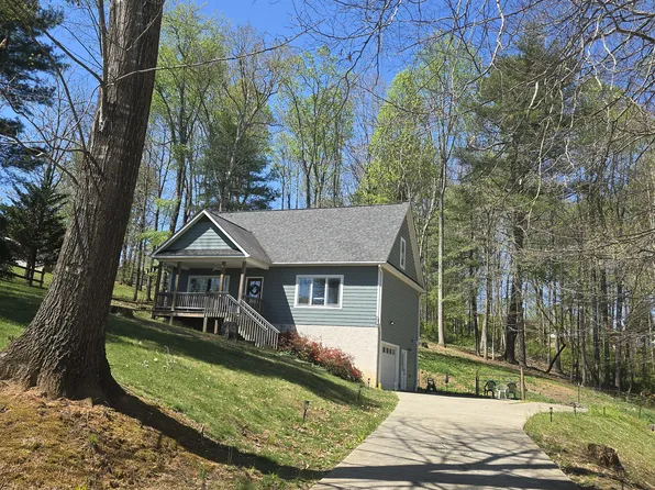 225 Breton Ridge Rd #B, Leicester, NC 28748