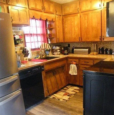 527 Kirkwood Ave — Photo 3