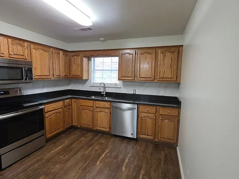 611 Preston Dr — Photo 7