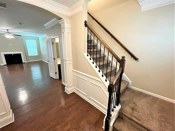 4th image of 300 Augustus Ln