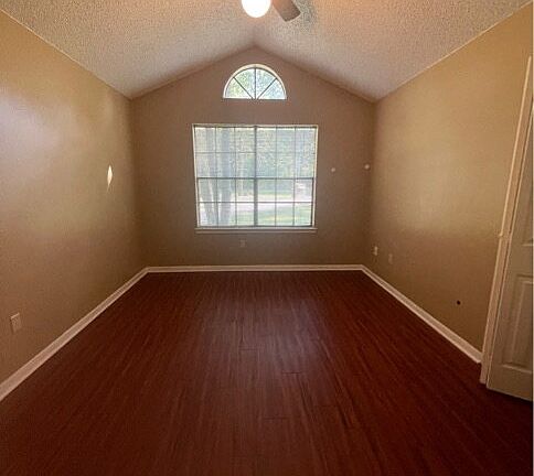 4th image of 105 Carriage Dr APT 4