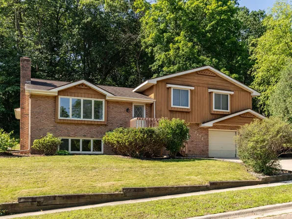 2452 Northern Hills Ct NE, Rochester, MN 55906