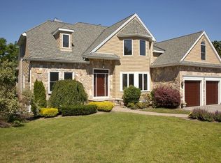 32 Canterbury St, Hingham, MA 02043