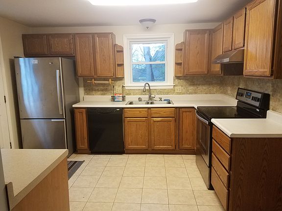 5th image of 67 Tamarack Dr