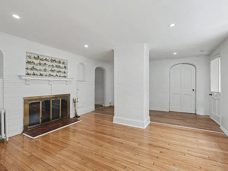 111 N Broadway #T5 — Photo 8