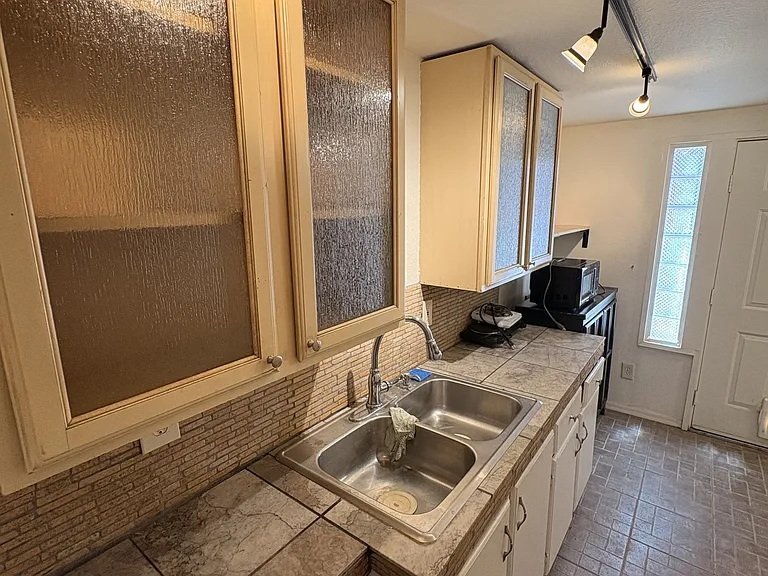 190 N 13th Ave #2 — Photo 5