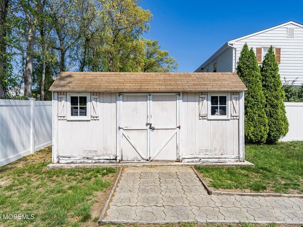 45 Pinyon Street, Howell, NJ 07731