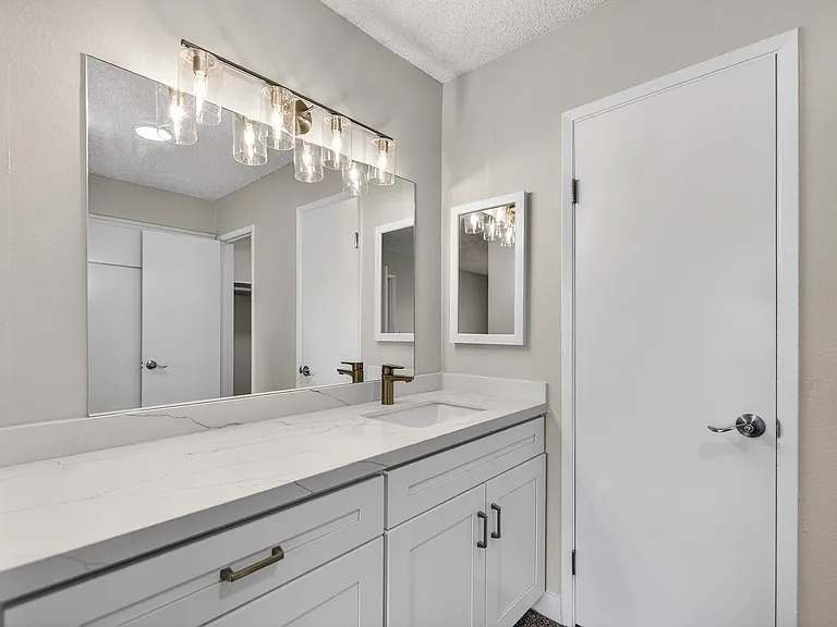Prado Apartments — Photo 44
