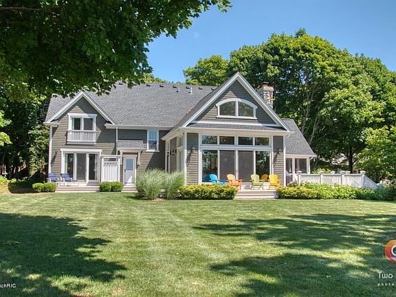 4th image of 2324 Lakeshore Dr