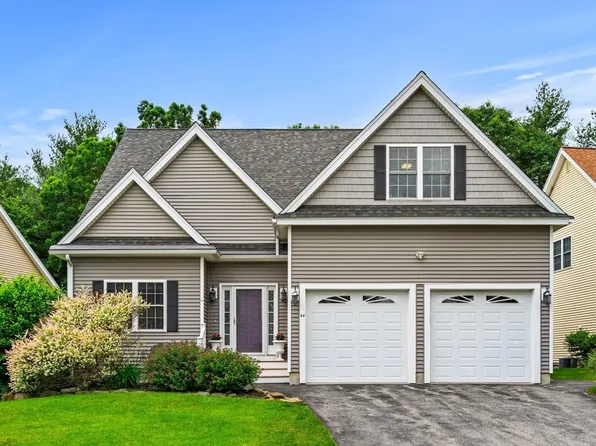 44 Steinbeck St, Tyngsboro, MA 01879