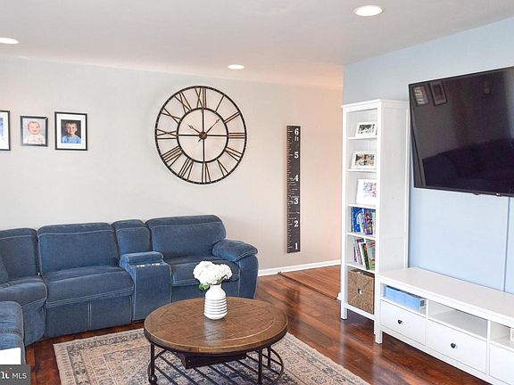 4th image of 205 Rose Ln