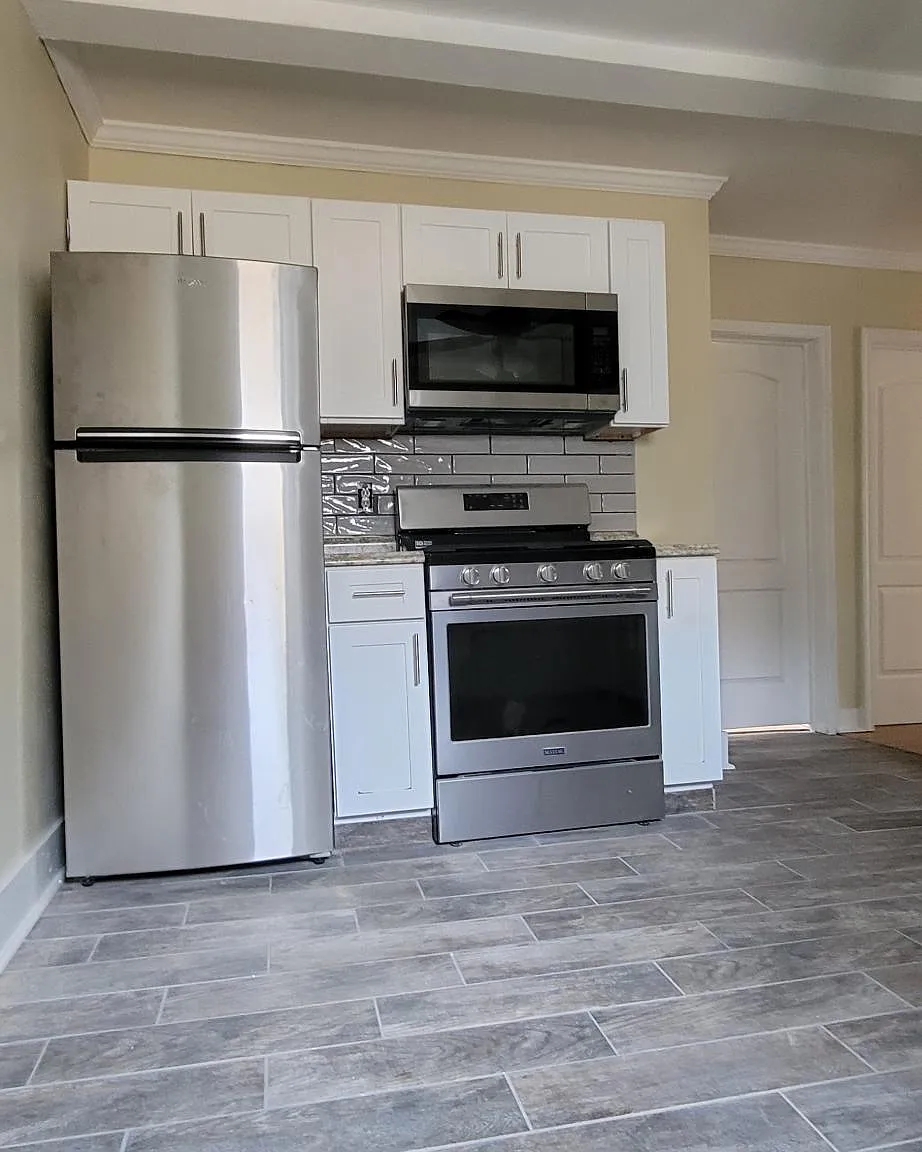 2 bed, 975 sqft, $1,200 — Photo 2