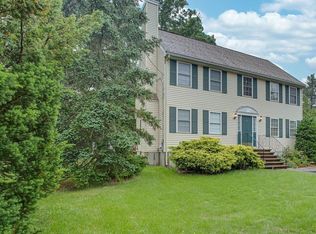 5 Oak Knoll St, Burlington, MA 01803