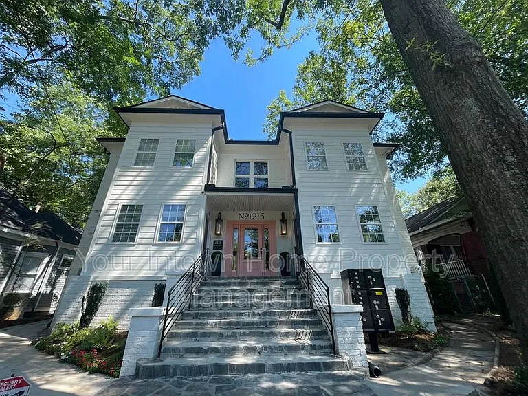 1215 Euclid Ave NE #7 — Photo 1