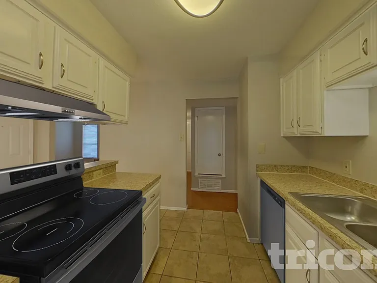 1226 Meadow Creek Dr — Photo 7