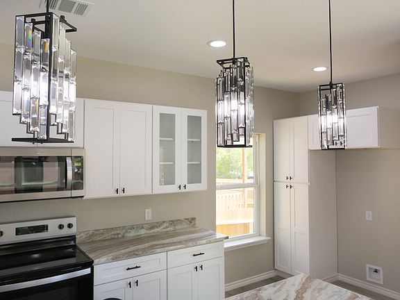 3rd image of 644 Canyon Cir