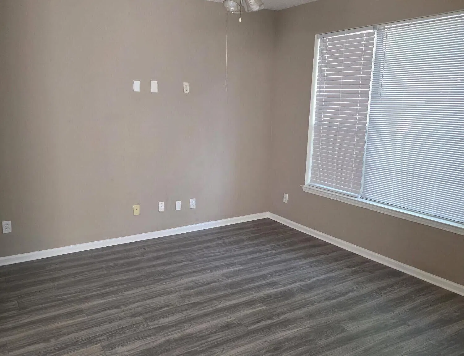 3 bed, 2.5 bath, 1470 sqft, $1,500 — Photo 3