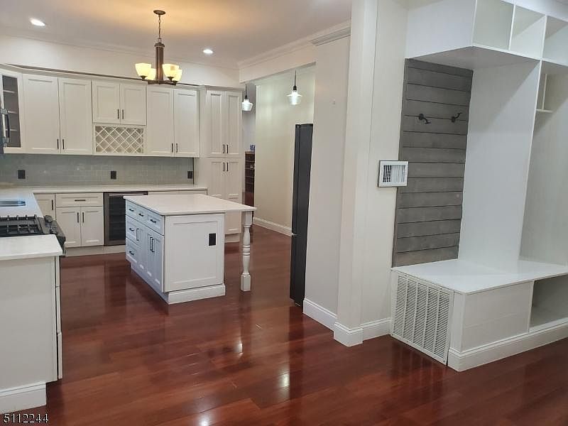 1st image of 18 Glenwood Pl