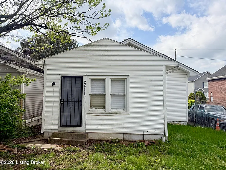 2411 Elliott Ave — Photo 10