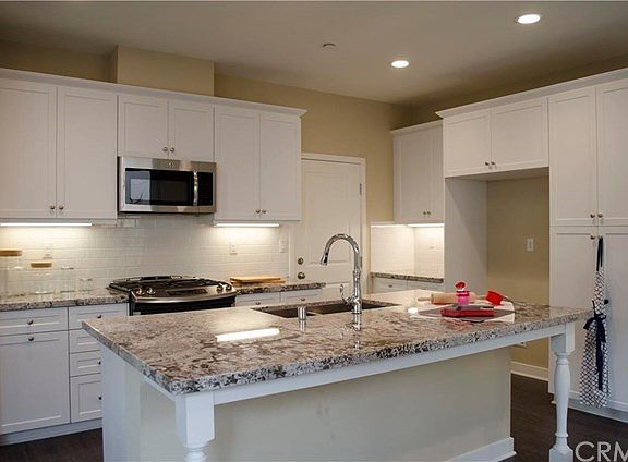 Designer upgraded kitchen with granite countertops, full backsplash, stainless steel sink and stainless steel GE appliances.