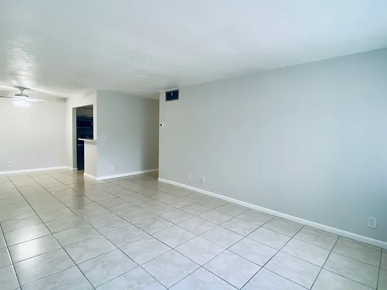 125 Shore Ct #107A — Photo 17