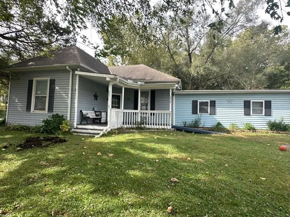 1412 SW Clinton St, Oak Grove, MO 64075