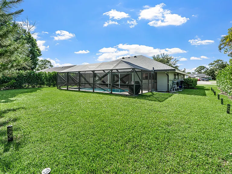 13471 Barberry Dr — Photo 25
