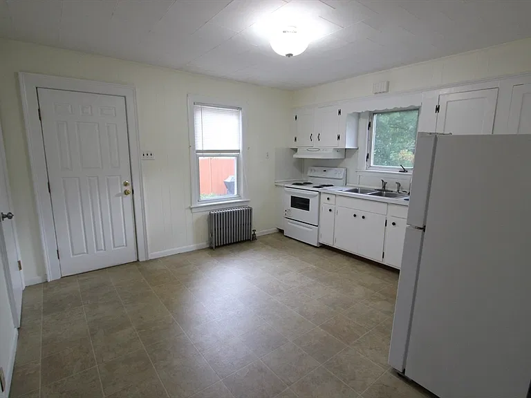 23 Saxon St #23 — Photo 4