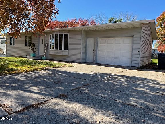3rd image of 1606 Haroldson Ln