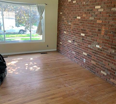5th image of 215 Curry Ave