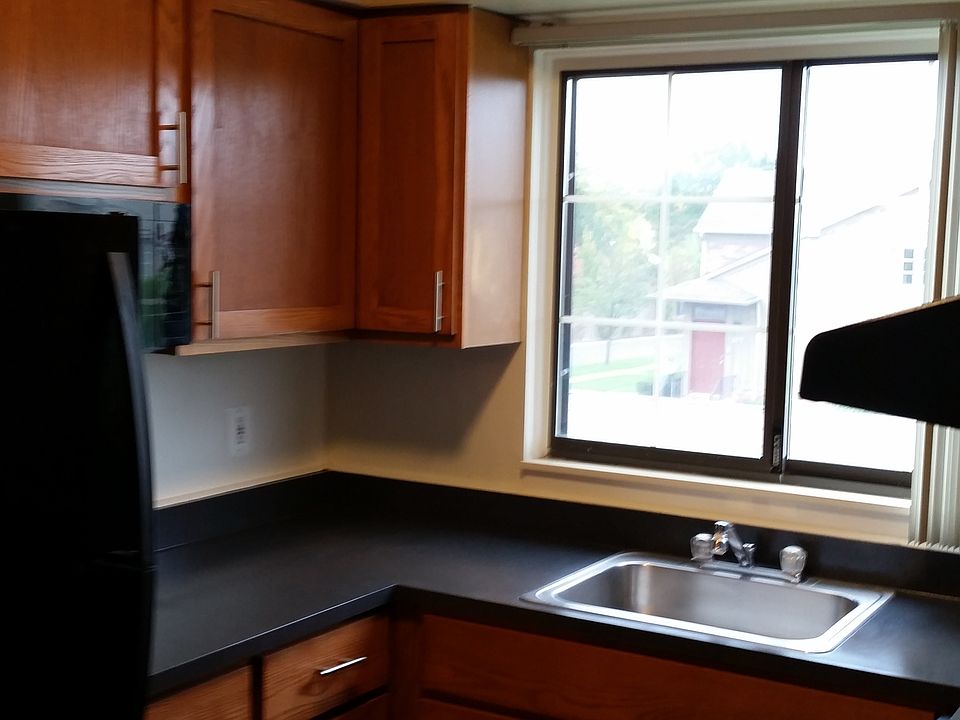 kitchen w/ window