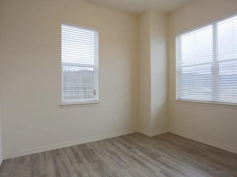 7180 N Leavitt Ave — Photo 38