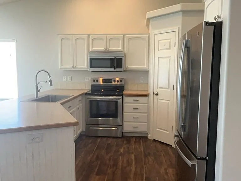 1537 Foxglove Ave — Photo 4