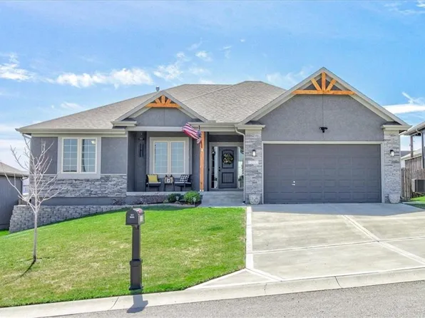 1203 NW High View Dr, Grain Valley, MO 64029