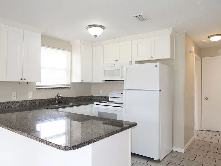 807 4th Ave SW — Photo 13