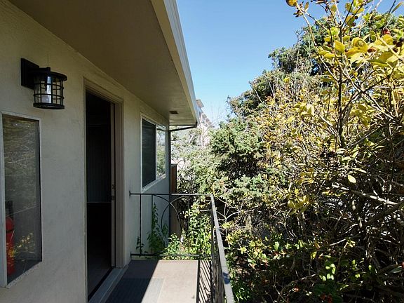 3rd image of 900 Toyon Dr #3