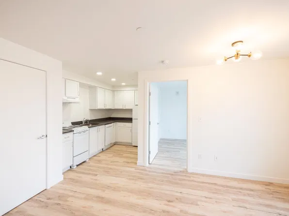 Russo Apartments
