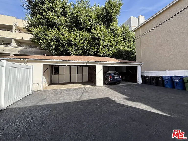 1638 Greenfield Ave — Photo 22