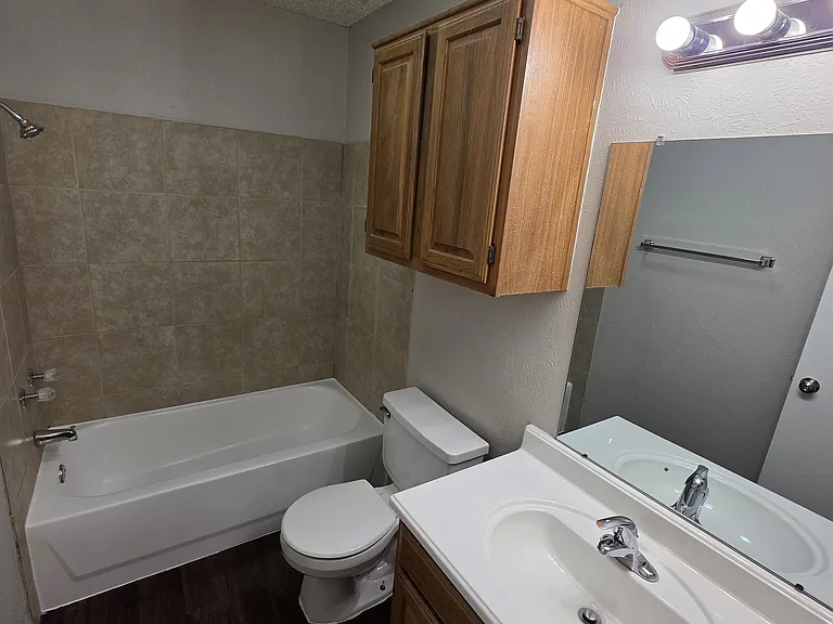 566 E Windsor Dr — Photo 6